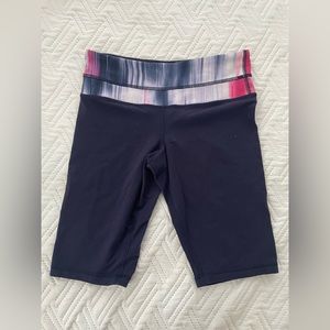 Lululemon Athletica Size 4 tall cropped leggings mid thigh